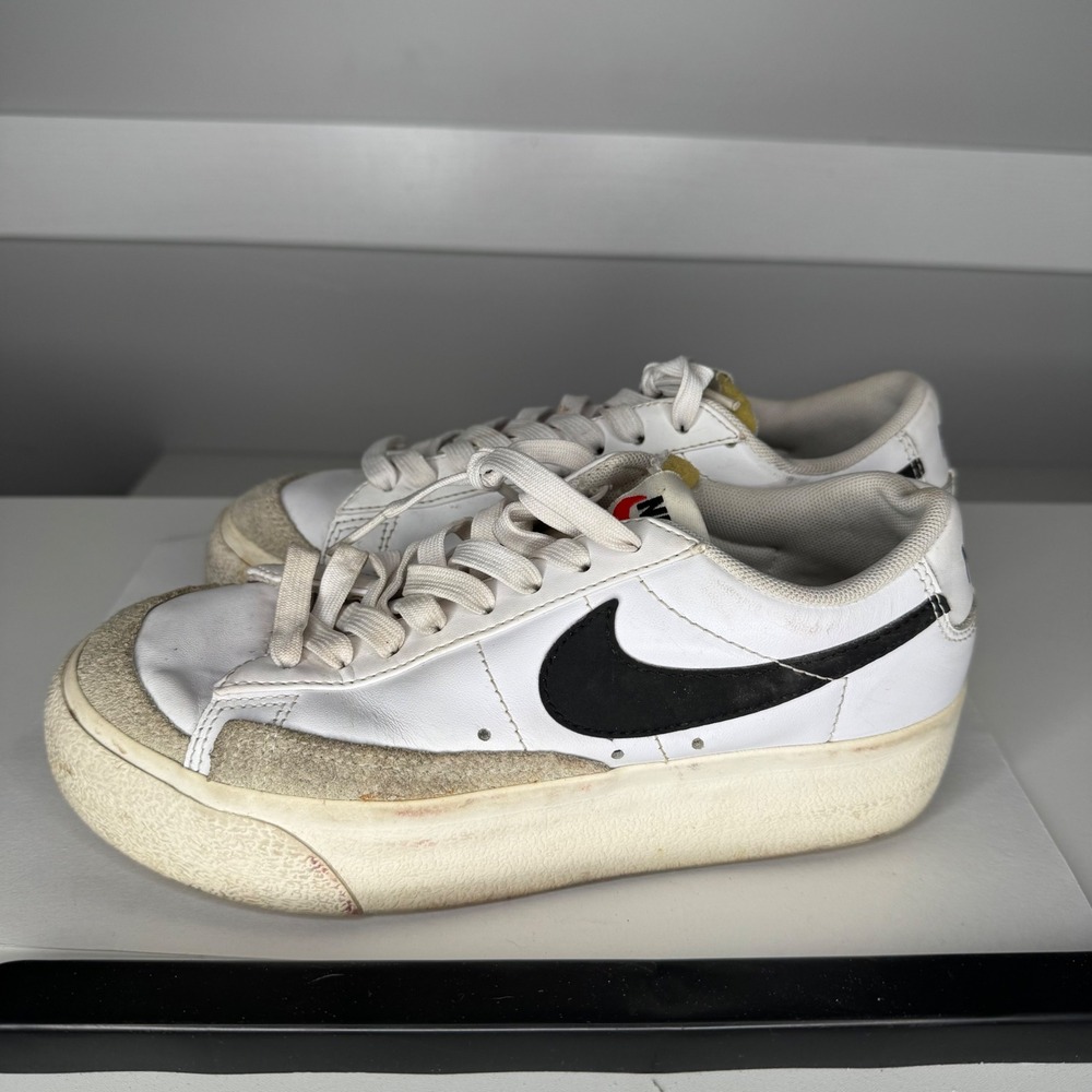 Nike Blazer Low Platform Women Size 6 White Black DJ0292-101‎ Sneakers